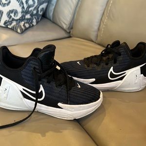 Boys Nikes size 1 and 1 1/2